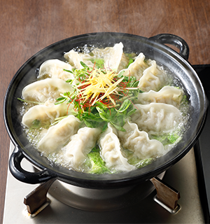 ほうれん草ギョーザを使った豆乳鍋